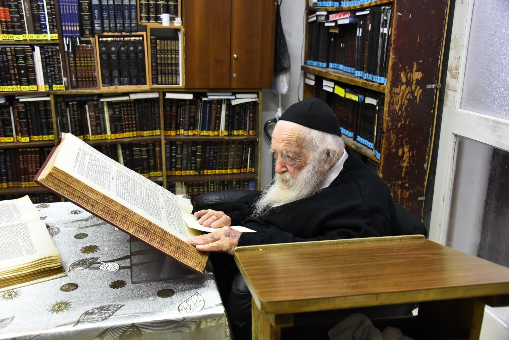 תיעוד: כך מציין מרן שר התורה את יום הולדתו ה-93