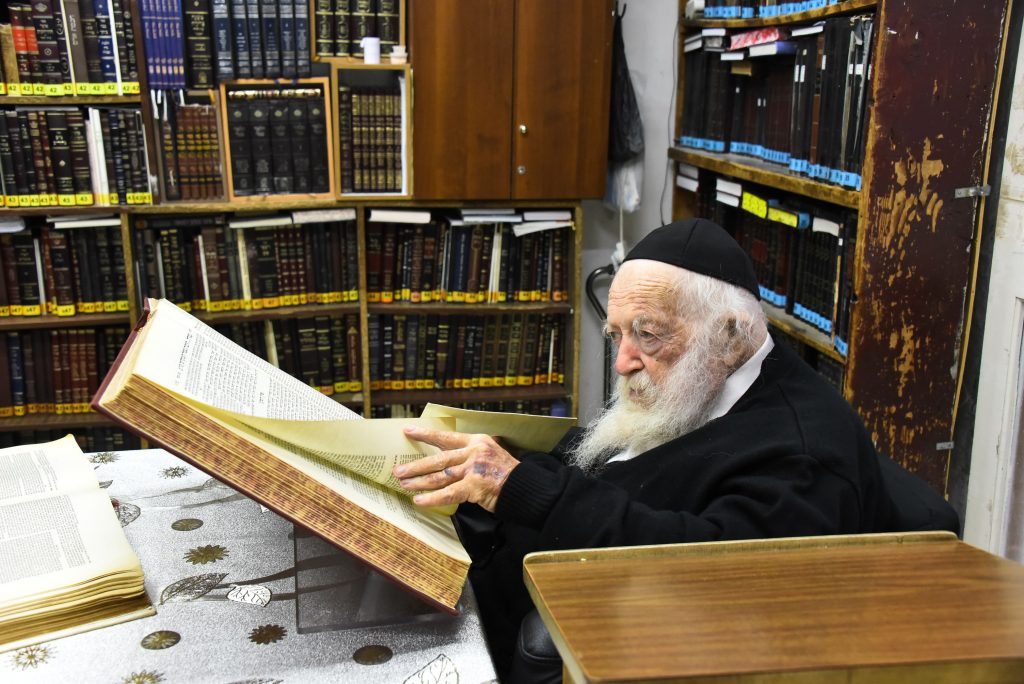 תיעוד: כך מציין מרן שר התורה את יום הולדתו ה-93