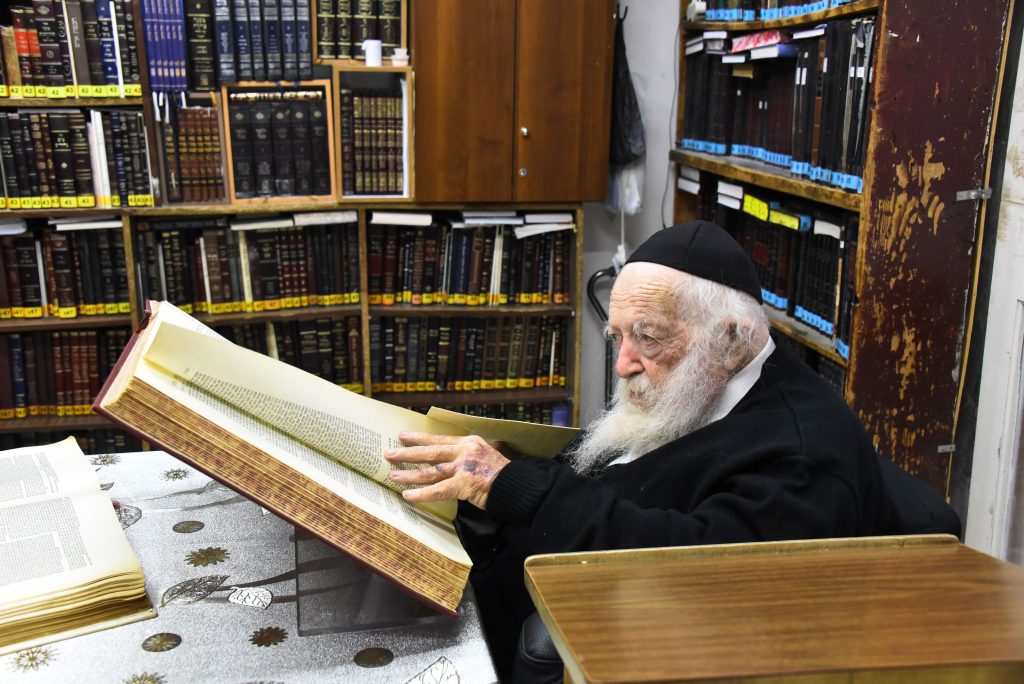 תיעוד: כך מציין מרן שר התורה את יום הולדתו ה-93