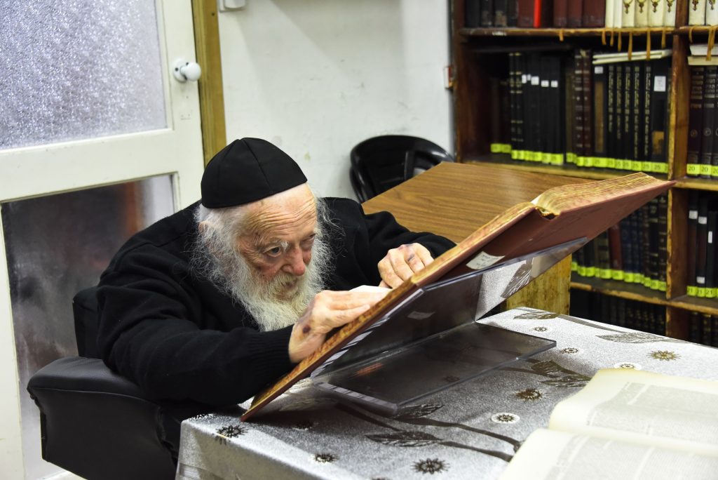 תיעוד: כך מציין מרן שר התורה את יום הולדתו ה-93