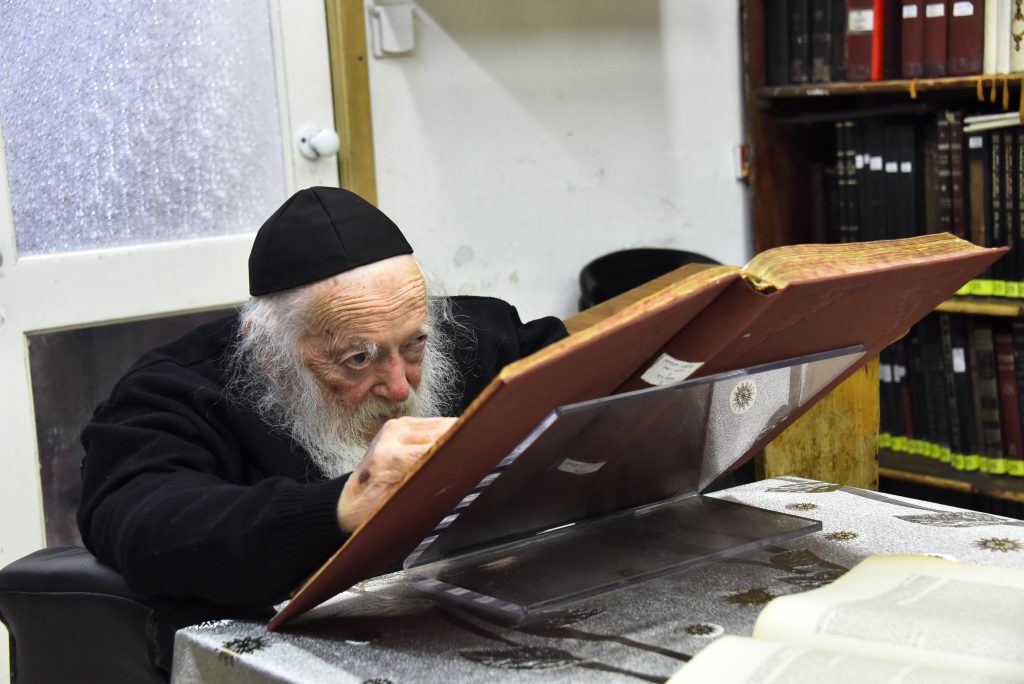 תיעוד: כך מציין מרן שר התורה את יום הולדתו ה-93