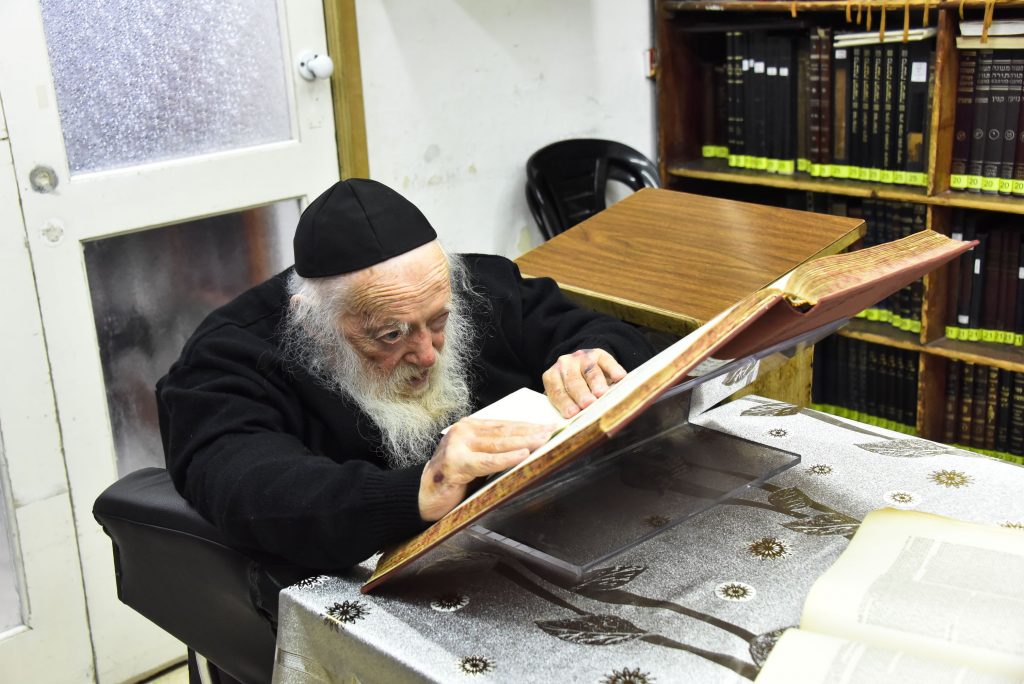 תיעוד: כך מציין מרן שר התורה את יום הולדתו ה-93