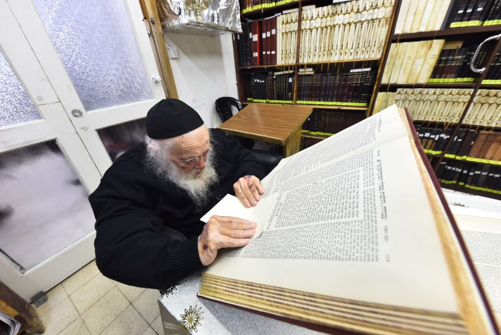 תיעוד: כך מציין מרן שר התורה את יום הולדתו ה-93