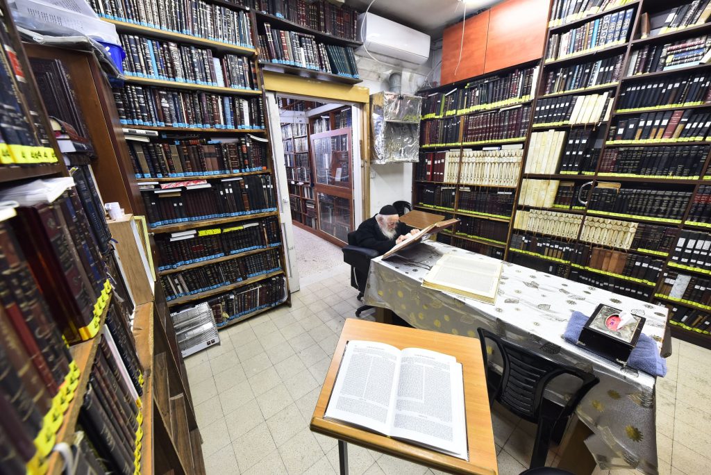 תיעוד: כך מציין מרן שר התורה את יום הולדתו ה-93