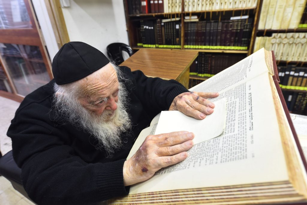 תיעוד: כך מציין מרן שר התורה את יום הולדתו ה-93