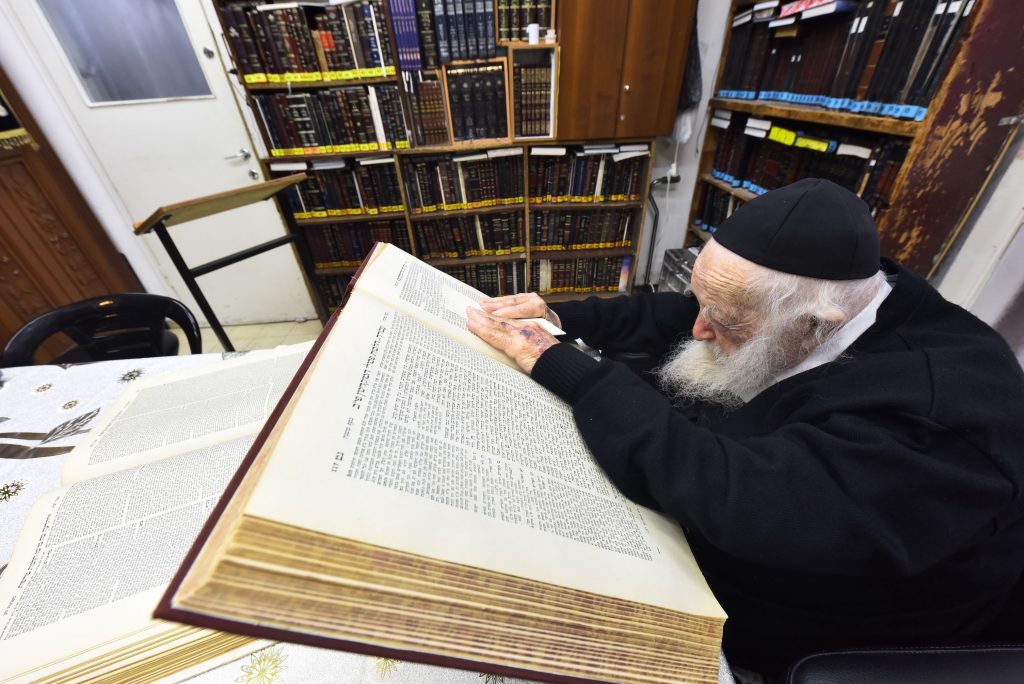 תיעוד: כך מציין מרן שר התורה את יום הולדתו ה-93