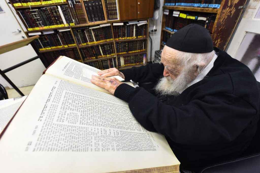 תיעוד: כך מציין מרן שר התורה את יום הולדתו ה-93