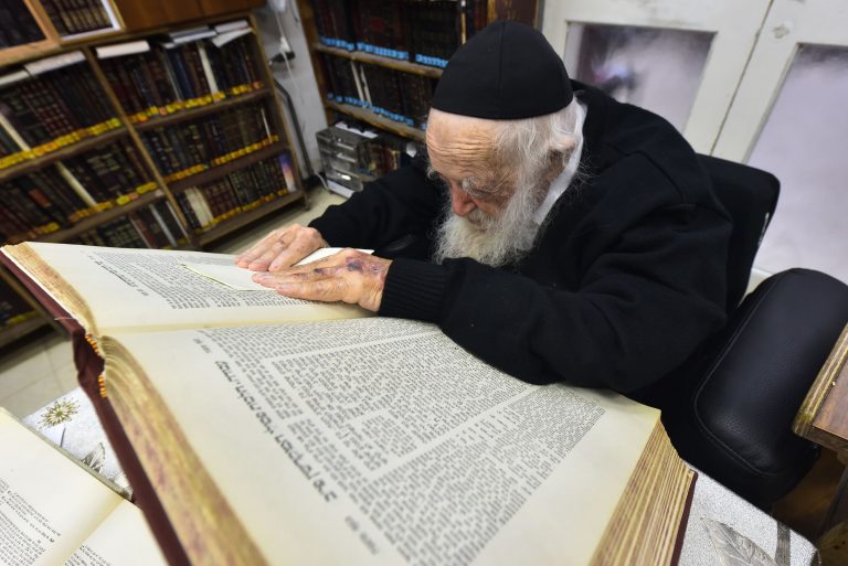 שר התורה הגר"ח קניבסקי הורה לסגור את תלמודי התורה שר התורה הגר"ח קניבסקי הורה לסגור את תלמודי התורה