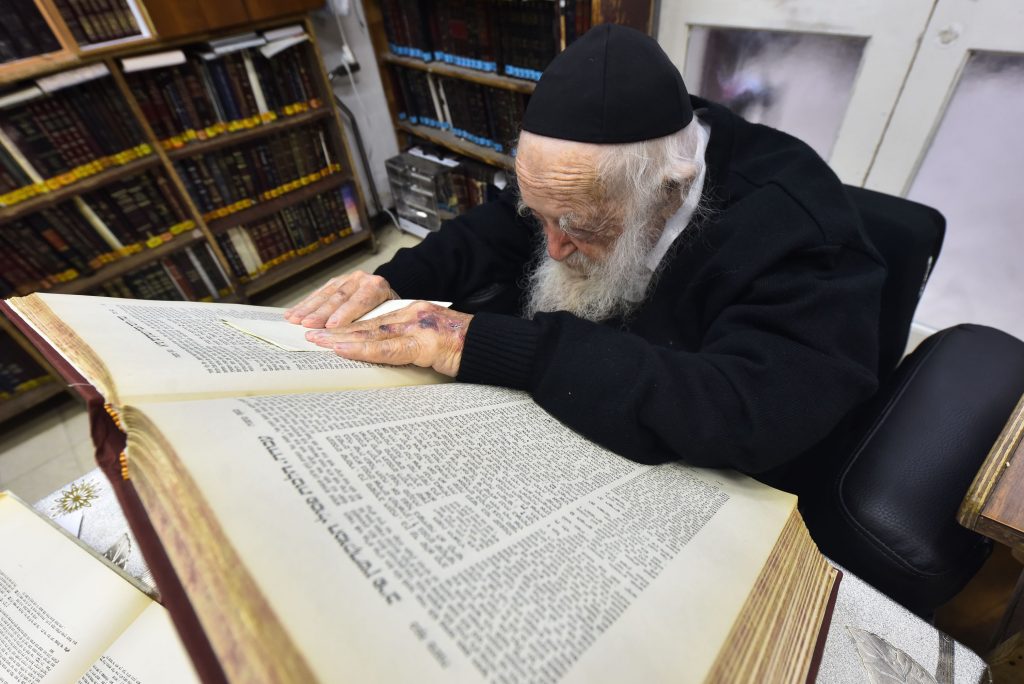 תיעוד: כך מציין מרן שר התורה את יום הולדתו ה-93