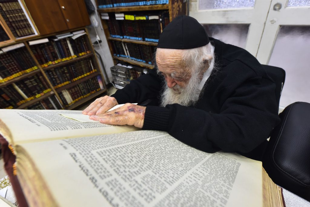 תיעוד: כך מציין מרן שר התורה את יום הולדתו ה-93