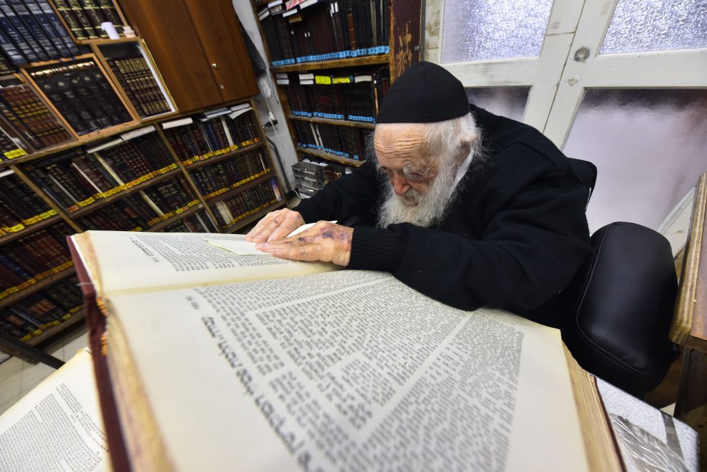 תיעוד: כך מציין מרן שר התורה את יום הולדתו ה-93