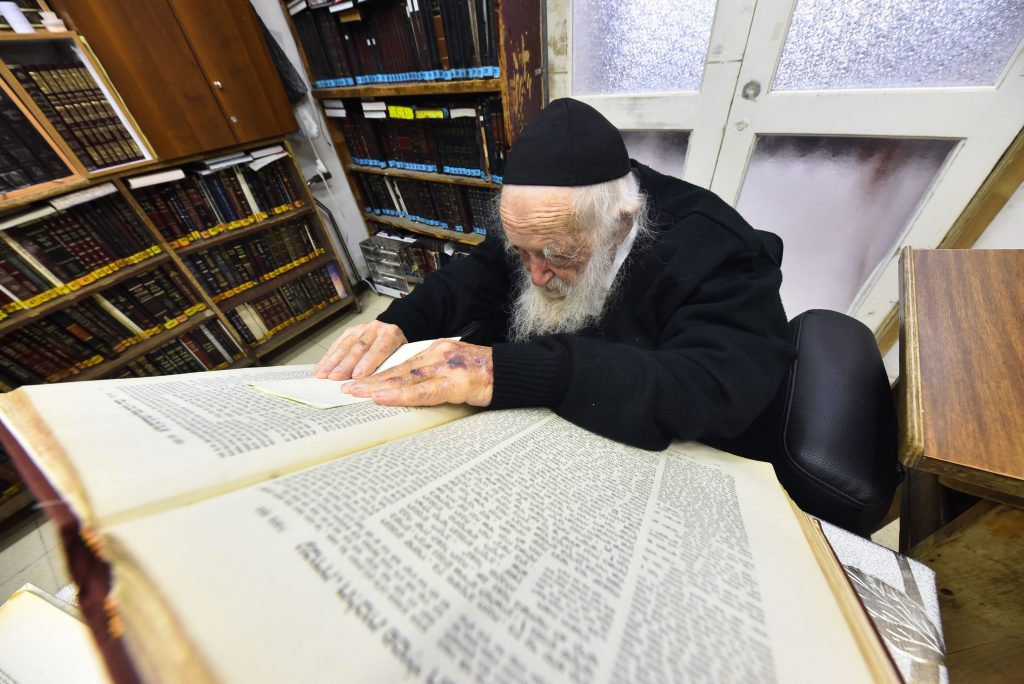 תיעוד: כך מציין מרן שר התורה את יום הולדתו ה-93