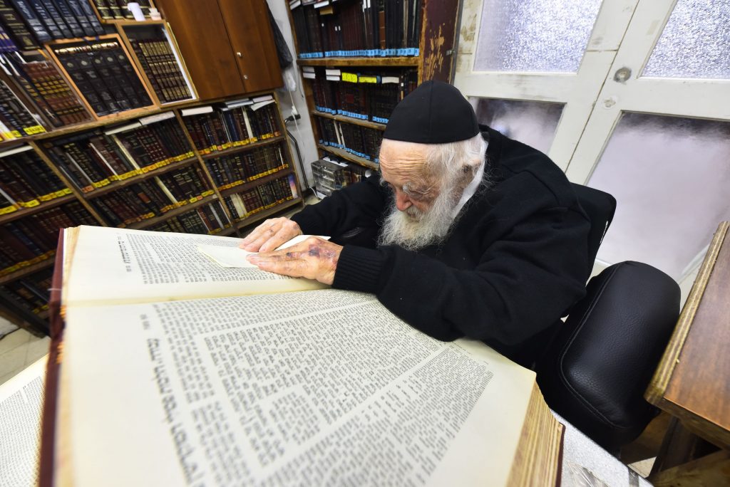 תיעוד: כך מציין מרן שר התורה את יום הולדתו ה-93