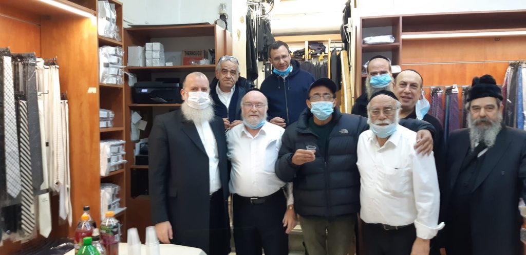 בעלי החנויות התכנסו כדי להודות ליוסי דייטש