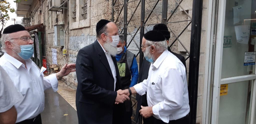 בעלי החנויות התכנסו כדי להודות ליוסי דייטש