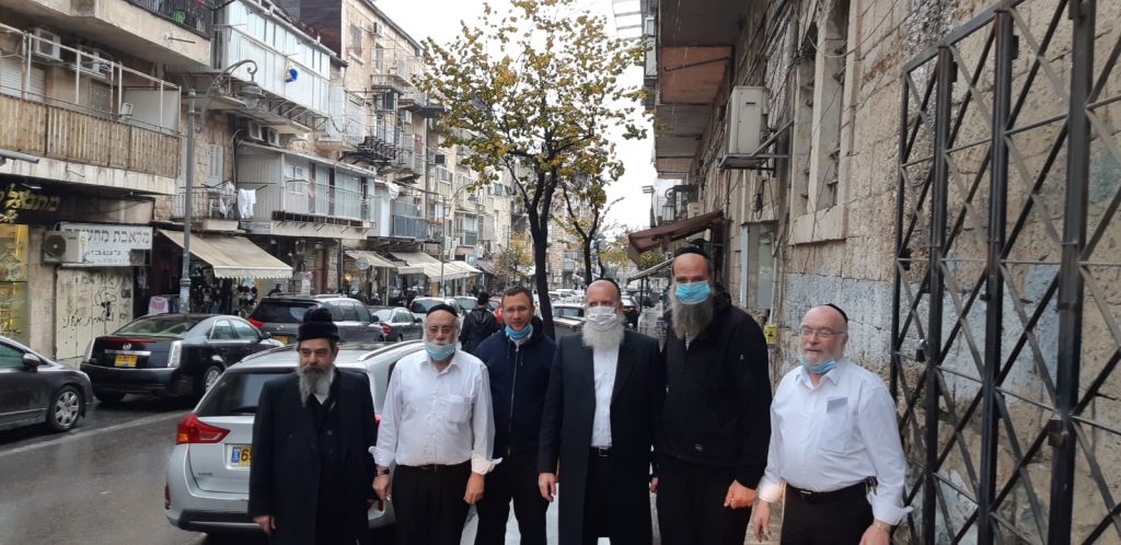 בעלי החנויות התכנסו כדי להודות ליוסי דייטש