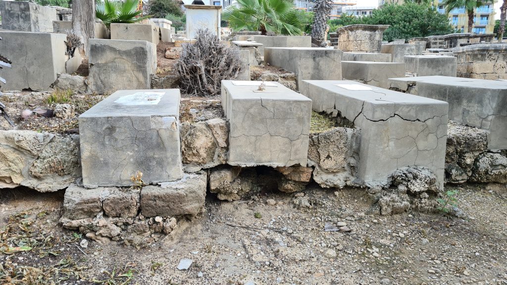 סערת ההזנחה בבית הקברות היהודי ביפו נמשכת • תיעוד