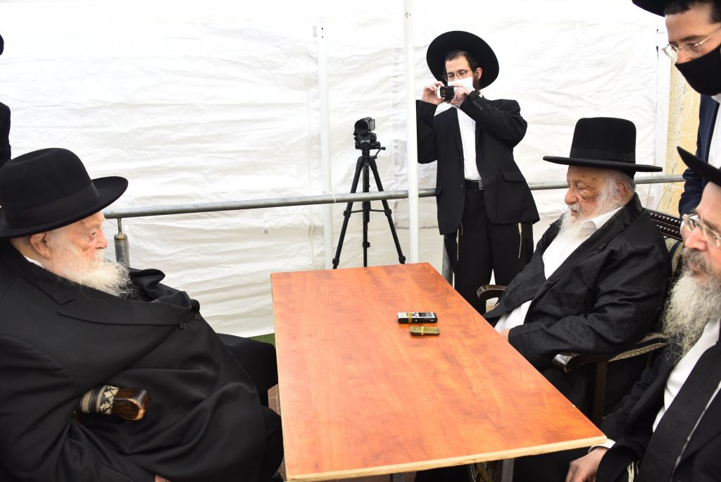 שר התורה הגיע למעונו של ראש הישיבה לנחמו על פטירת אחיו