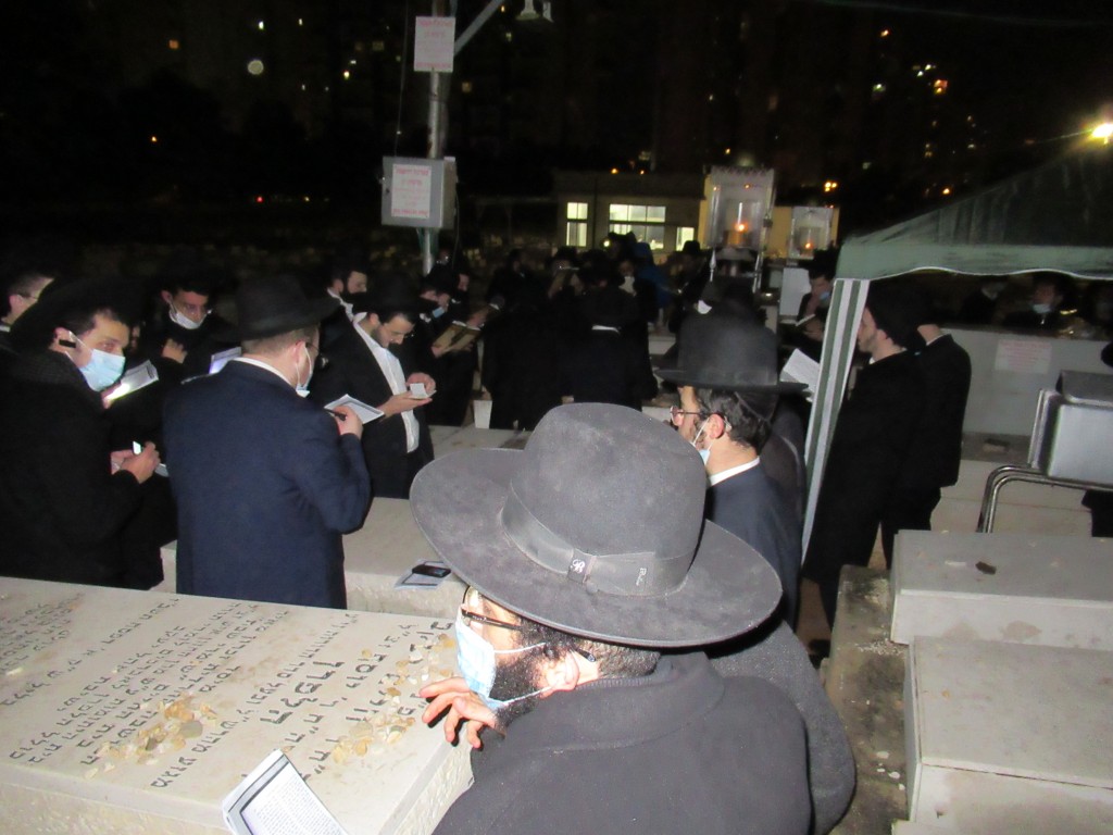 אשת המשגיח המאושפז במצב קשה פונתה גם היא במצב דומה