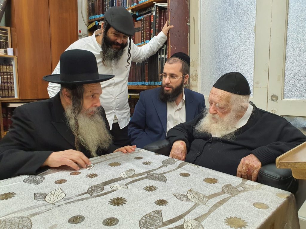 תיעוד: ראש ישיבת חוט של חסד אצל שר התורה תיעוד: ראש ישיבת חוט של חסד אצל שר התורה