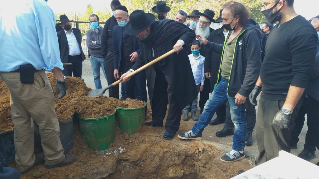 הראשון לציון קרע את בגדו על אחיו ופרץ בבכי • צפו