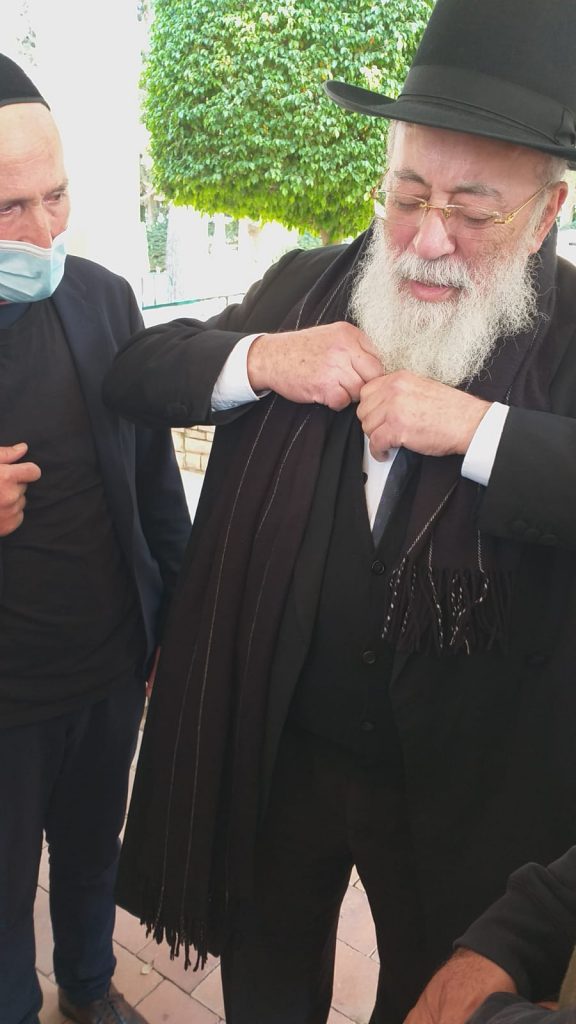 הראשון לציון קרע את בגדו על אחיו ופרץ בבכי • צפו