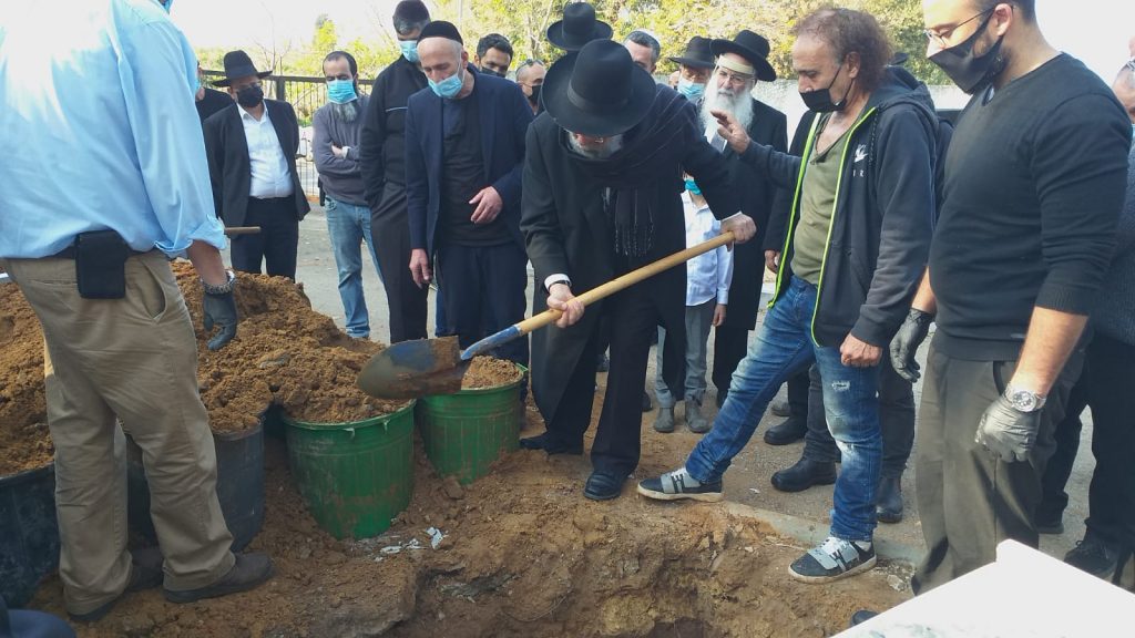 הראשון לציון קרע את בגדו על אחיו ופרץ בבכי • צפו