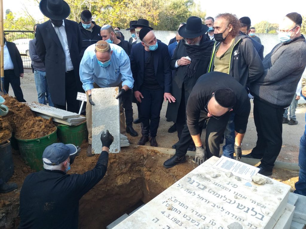 הראשון לציון קרע את בגדו על אחיו ופרץ בבכי • צפו