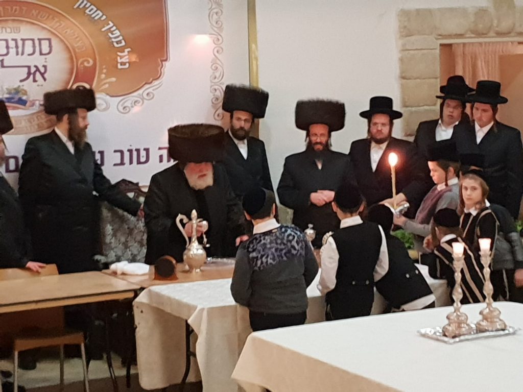 תיעוד: 40 היתומים של ויז'ניץ אצל האדמו"ר