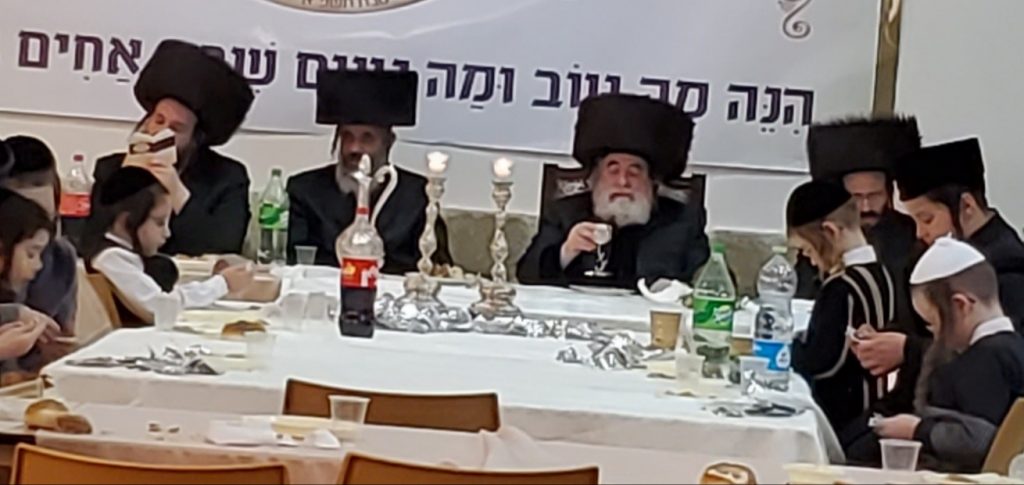 תיעוד: 40 היתומים של ויז'ניץ אצל האדמו"ר