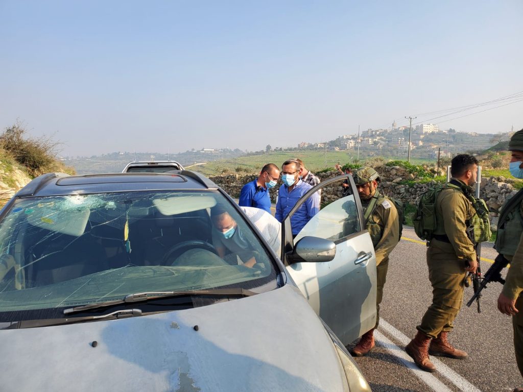 פיגוע אבנים סמוך לנווה צוף בבנימין, אישה נפצעה קשה • צפו בתיעוד