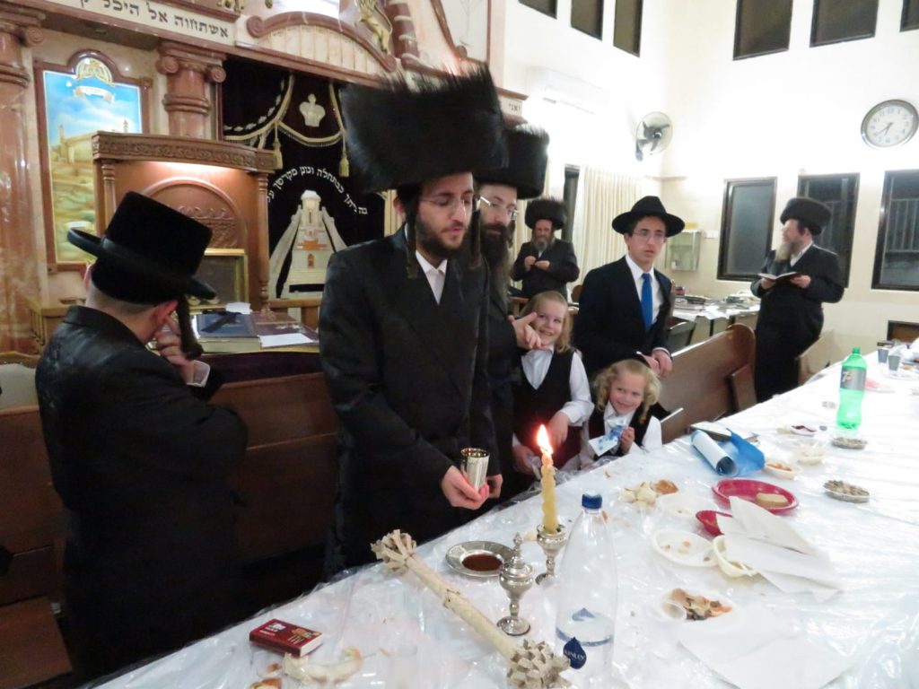 תיעוד: ההבדלה הראשונה של בן האדמו''ר מדינוב