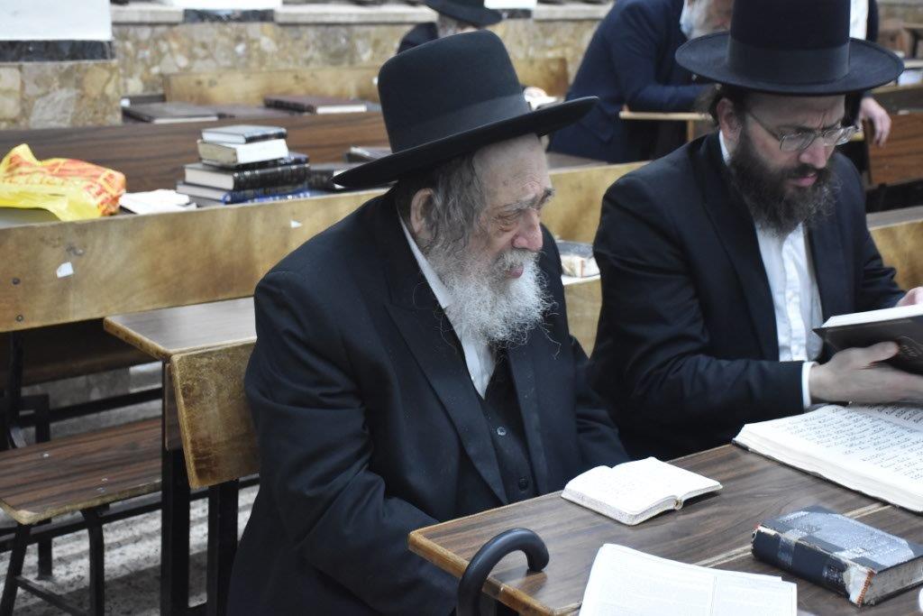 תיעוד: שר התורה התפלל לרפואת הגרמ"ד סולובייצ'יק