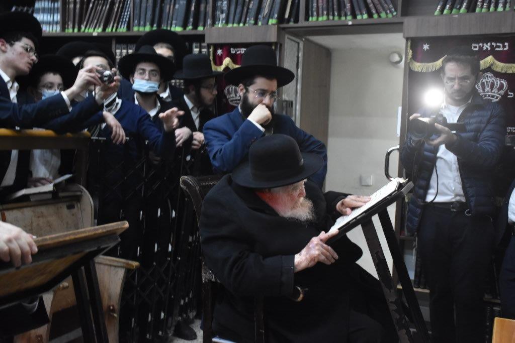 תיעוד: שר התורה התפלל לרפואת הגרמ"ד סולובייצ'יק