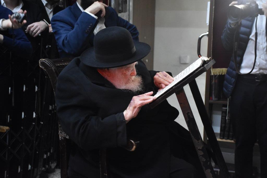 תיעוד: שר התורה התפלל לרפואת הגרמ"ד סולובייצ'יק