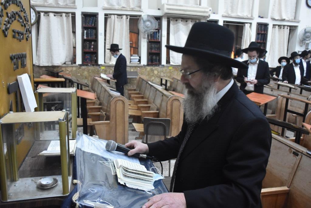 תיעוד: שר התורה התפלל לרפואת הגרמ"ד סולובייצ'יק