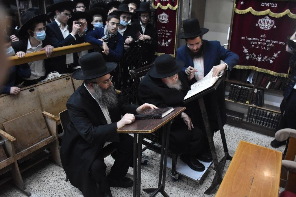 תיעוד: שר התורה התפלל לרפואת הגרמ"ד סולובייצ'יק