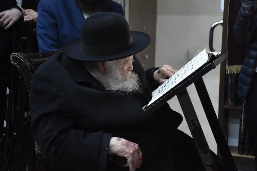 תיעוד: שר התורה התפלל לרפואת הגרמ"ד סולובייצ'יק