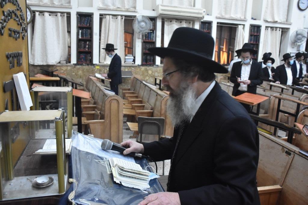 תיעוד: שר התורה התפלל לרפואת הגרמ"ד סולובייצ'יק