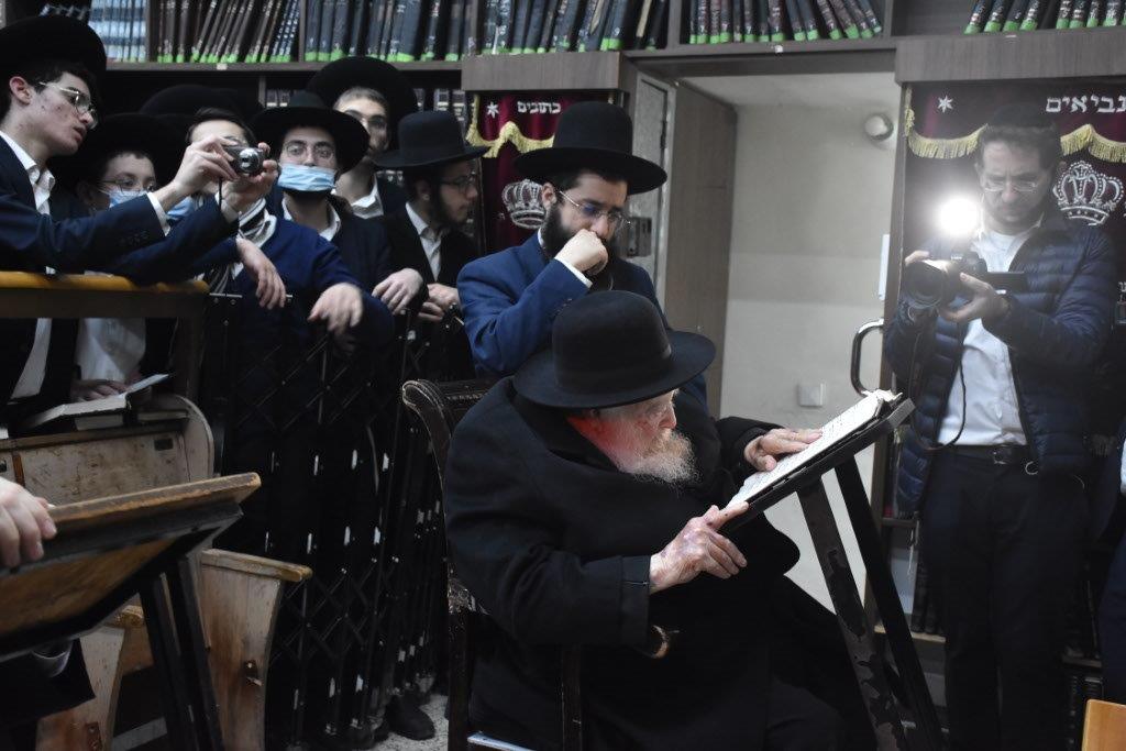 תיעוד: שר התורה התפלל לרפואת הגרמ"ד סולובייצ'יק