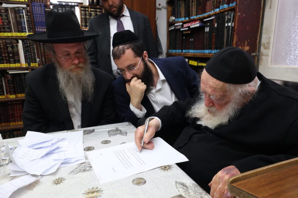 תיעוד: גדולי הדור חתמו על מתווה סגירת הת"תים