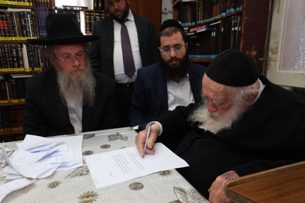 תיעוד: גדולי הדור חתמו על מתווה סגירת הת"תים