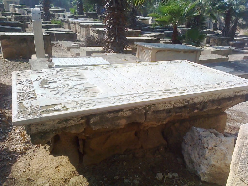 תיעוד: הזנחה משוועת בבית הקברות היהודי העתיק ביפו