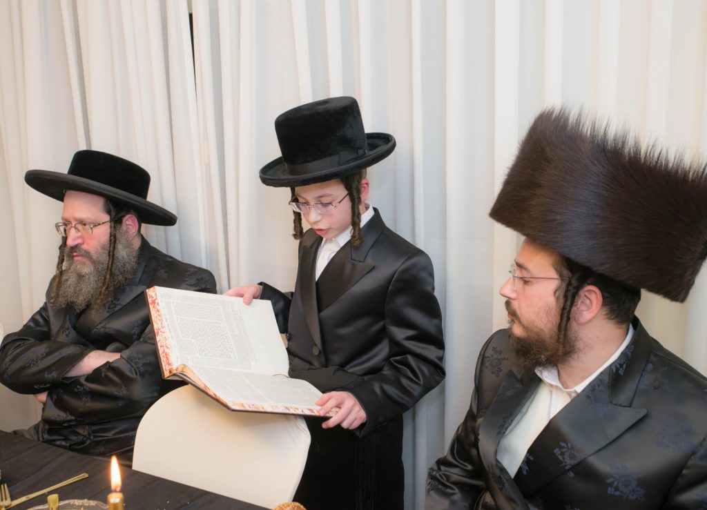 שמחת הבר מצווה בחצר חסידות דעעש קרית יואל