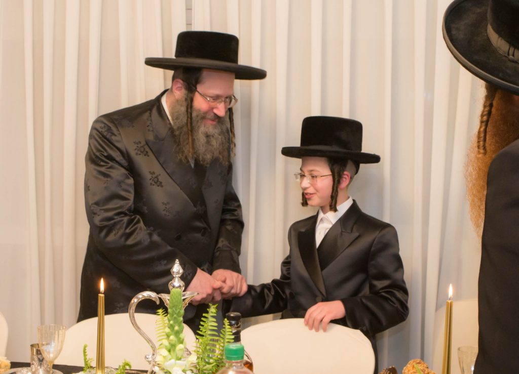 שמחת הבר מצווה בחצר חסידות דעעש קרית יואל