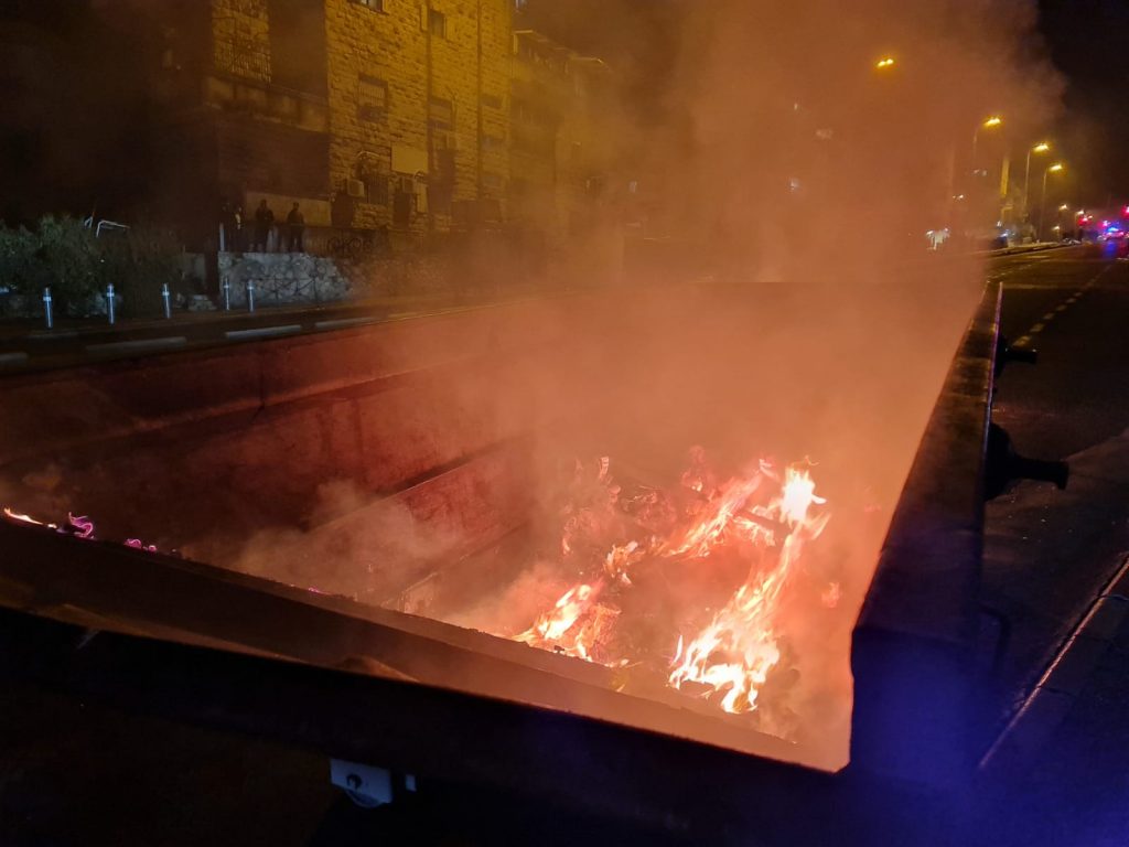 8 עצורים בהפגנה בירושלים נגד פעילות הרכבת • תיעוד