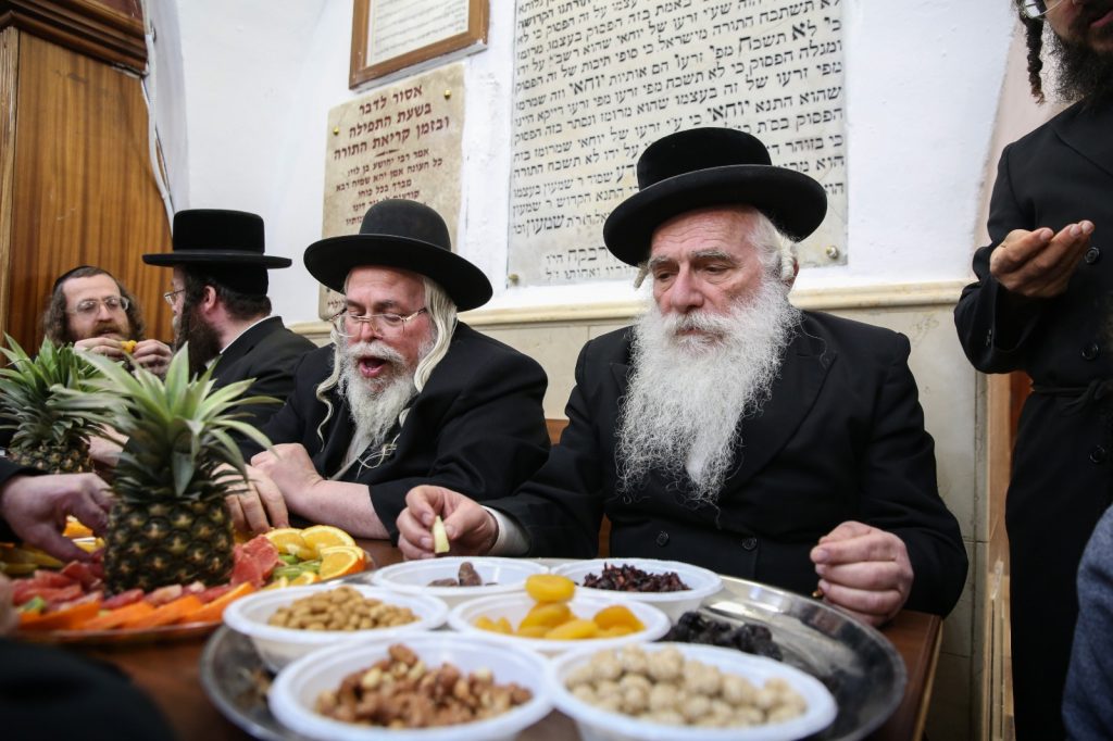 במתכונת מצומצמת: ט"ו בשבט בציון רשב"י מירון