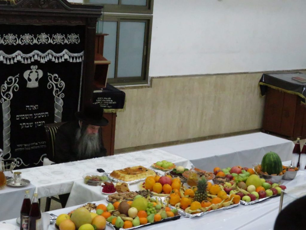 גלריה: האדמו''ר מקוידינוב בטיש פירות