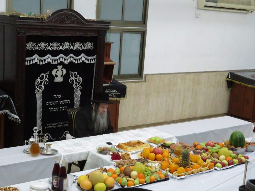 גלריה: האדמו''ר מקוידינוב בטיש פירות