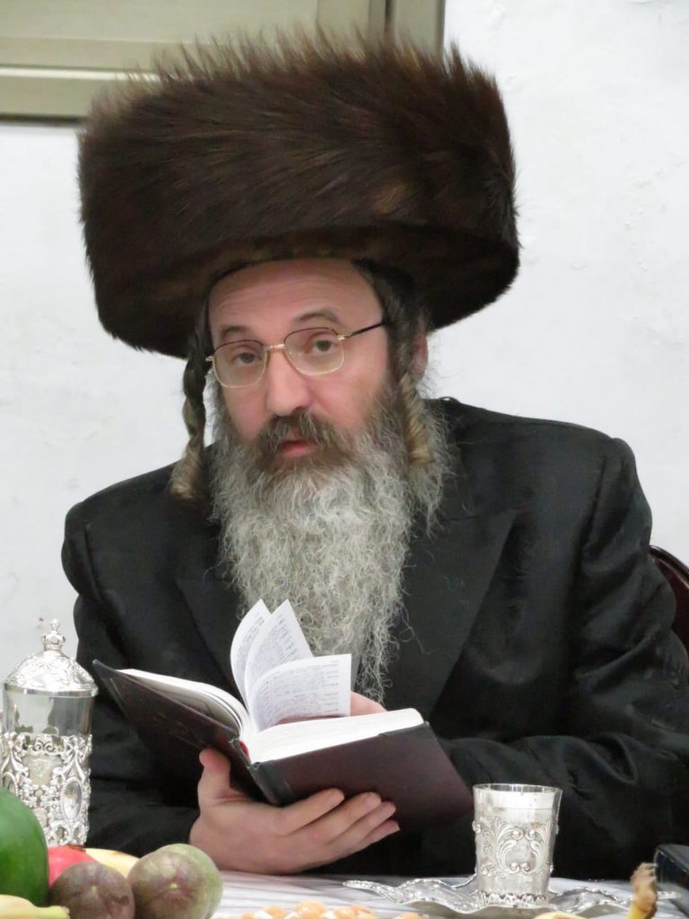 האדמו"ר מזוטשקא אמסנא בטיש לרגל ט"ו בשבט • גלריה